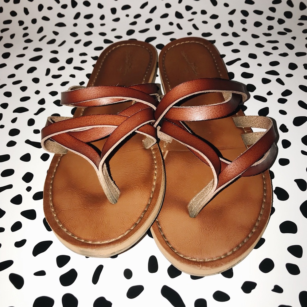 BROWN CRISS CROSS SANDALS